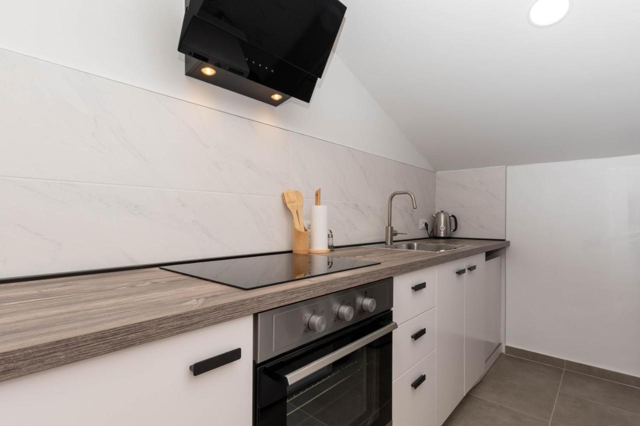 Apartment Eros Šišan Exterior foto